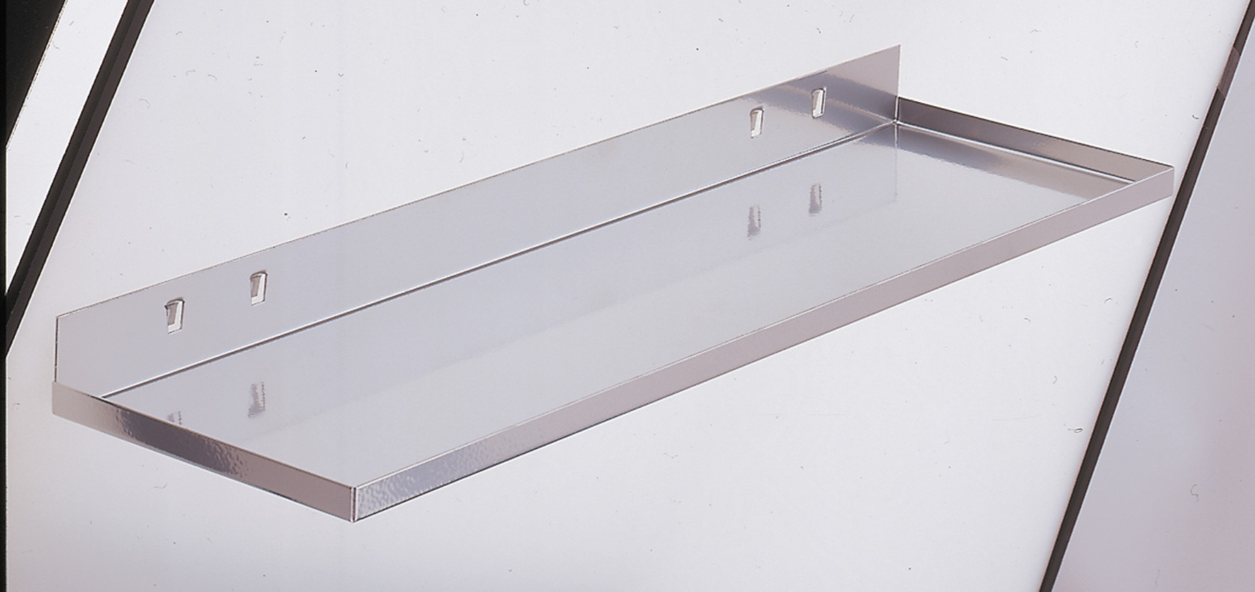 Plaque de support avec rebord sur 3 côtés d'environ 12 mm